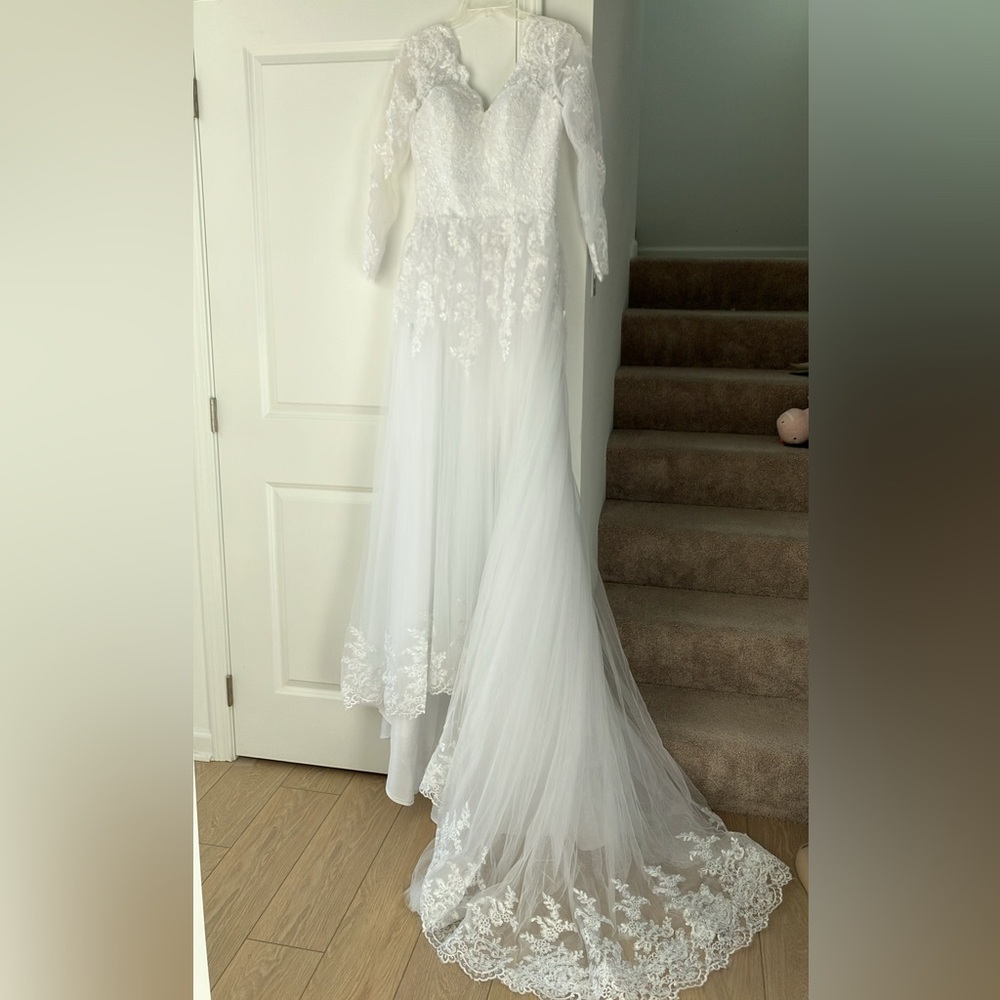 Elegant White Lace Wedding Dress